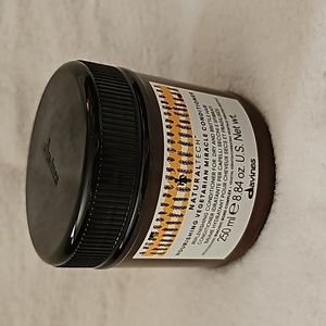 Davines NaturalTech Nourishing Vegetarian Miracle Conditioner, New
